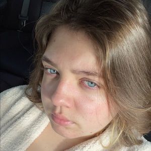 Meet your Posher, Aida